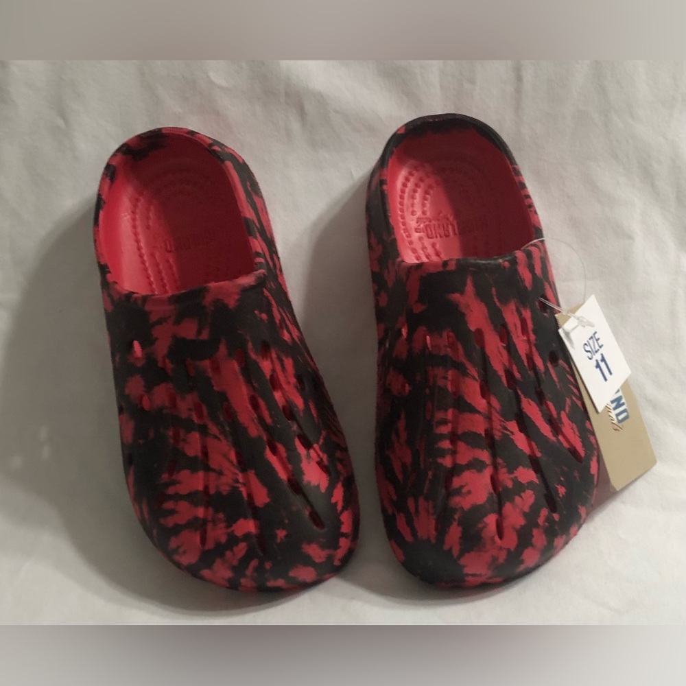 Kid’s clog slip on comfortable lightweight fitted black red tie dye. Size 11